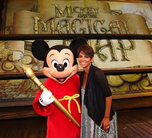 Halle Berry topless su Instagram 11