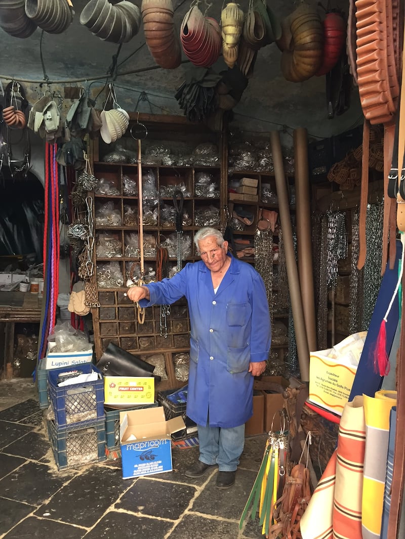 Napoli, piazza Garibaldi e Porta Nolana 16