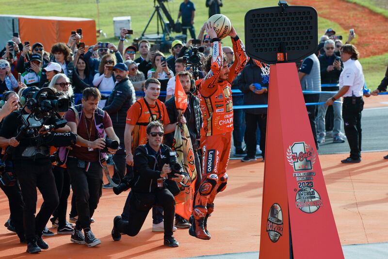 Bagnaia trionfa a Valencia e si conferma sul tetto del mondo 5