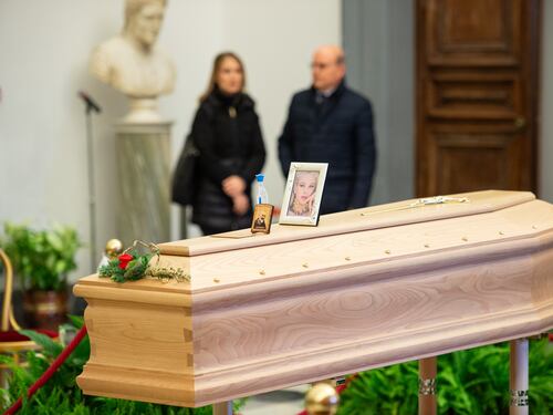 "Le volevamo bene": l'ultimo saluto a Sandra Milo, la folla ai funerali