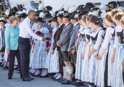 Obama tra birra e costumi bavaresi 2
