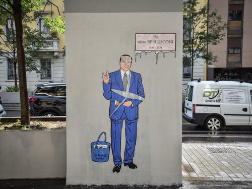 Non si placa l'odio anti-Cav: vandalizzato in 4 ore il nuovo murales a Milano