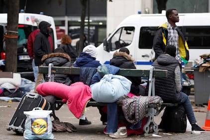 Parigi invasa dai migranti 7