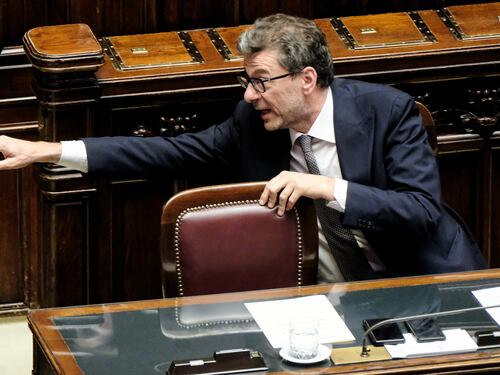 Giorgetti, mossa pro-family. Meno tasse per chi ha figli