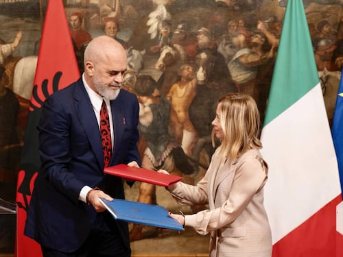 "Un modello per l'Europa". L'accordo Italia-Albania convince all'estero