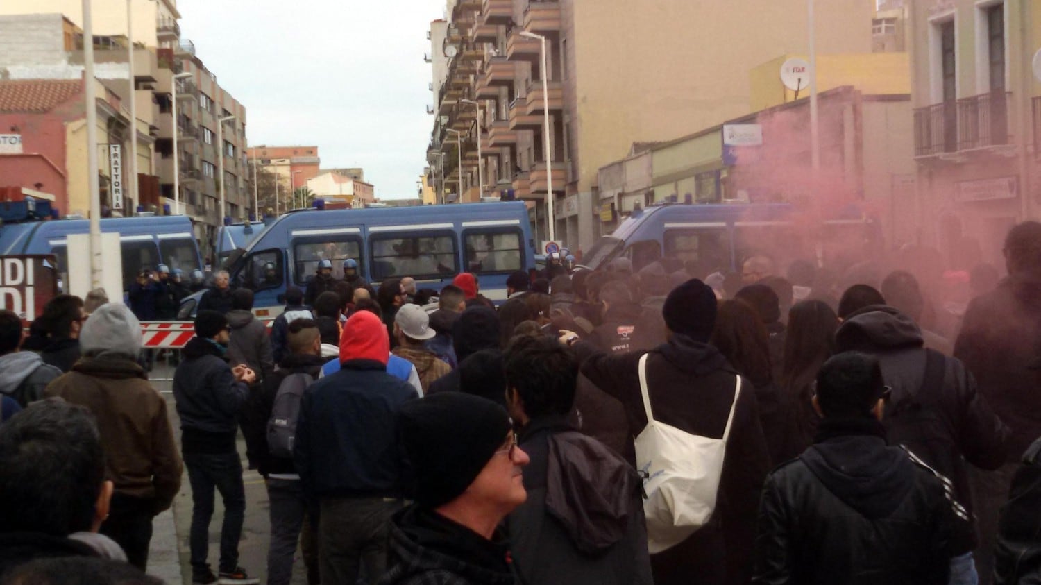Salvini contestato a Cagliari
