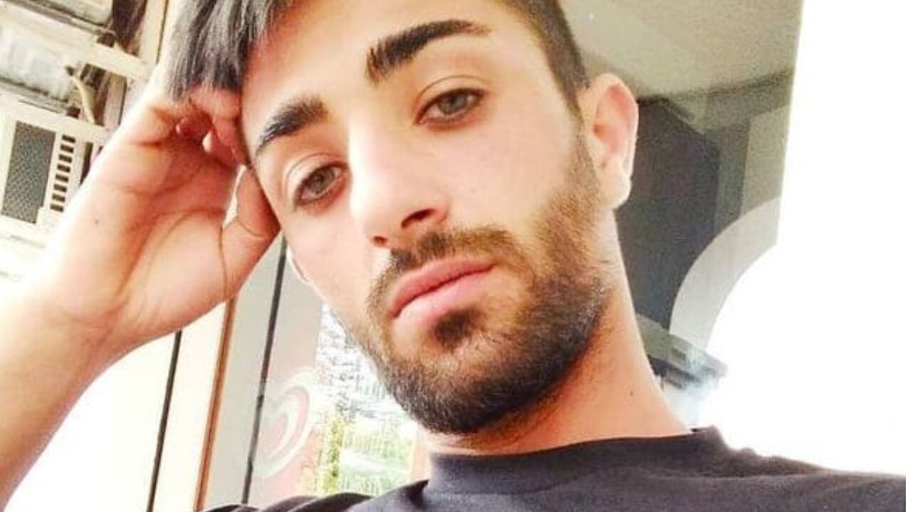 Accoltellato al petto e al collo. Alessandro muore a 27 anni