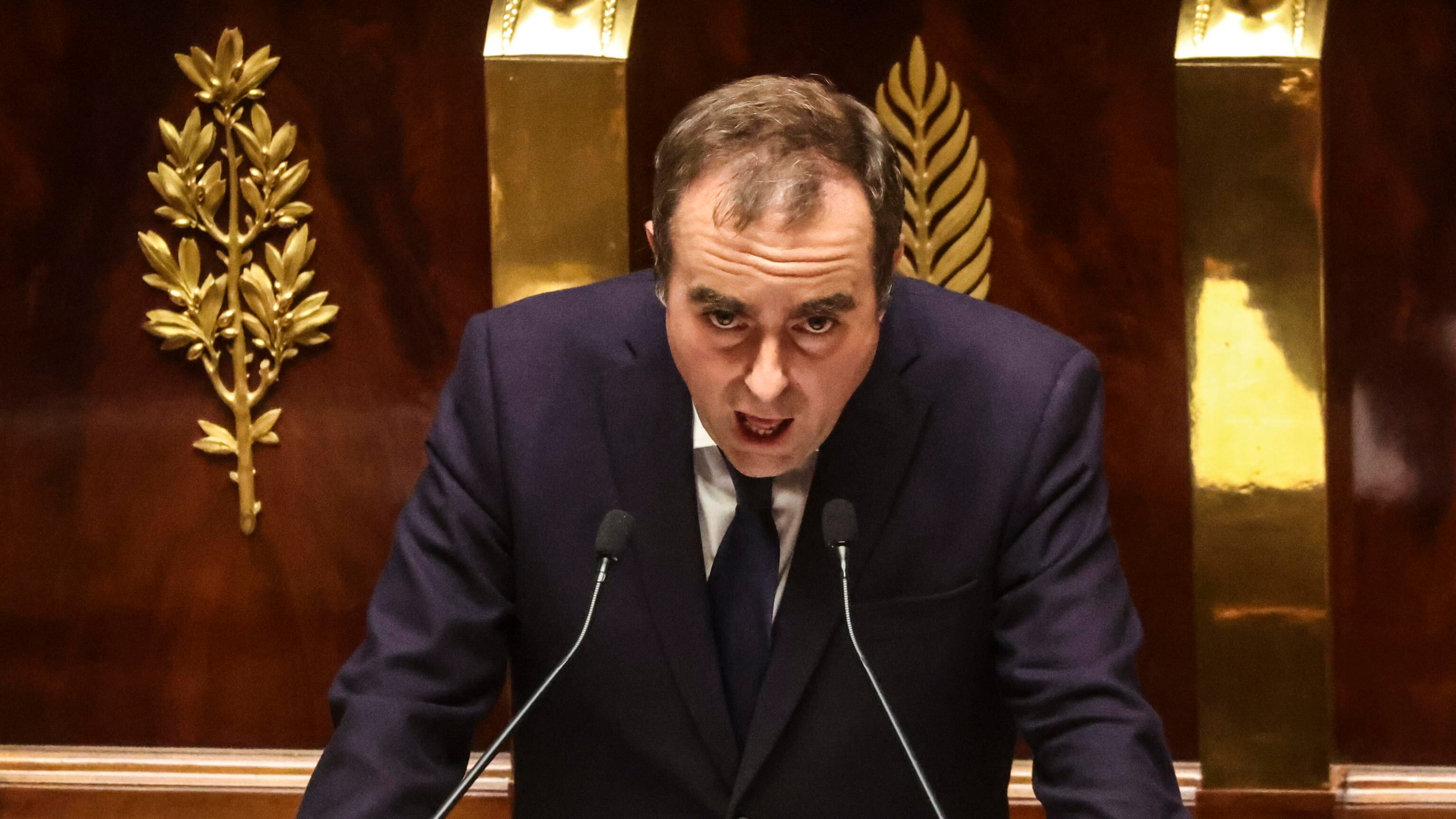 Lecornu si salva con le pensioni. "Nessuna riforma fino al voto"