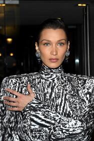 Bella Hadid sexy a Parigi 1
