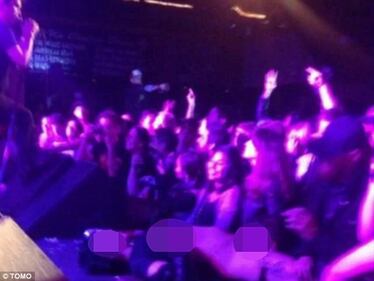 Sesso sul palco durante il concerto 1