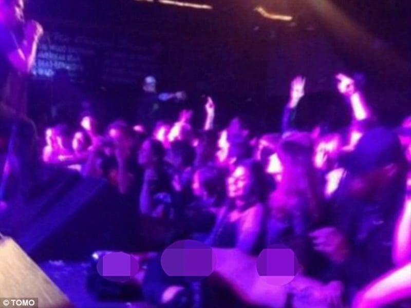 Sesso sul palco durante il concerto 1