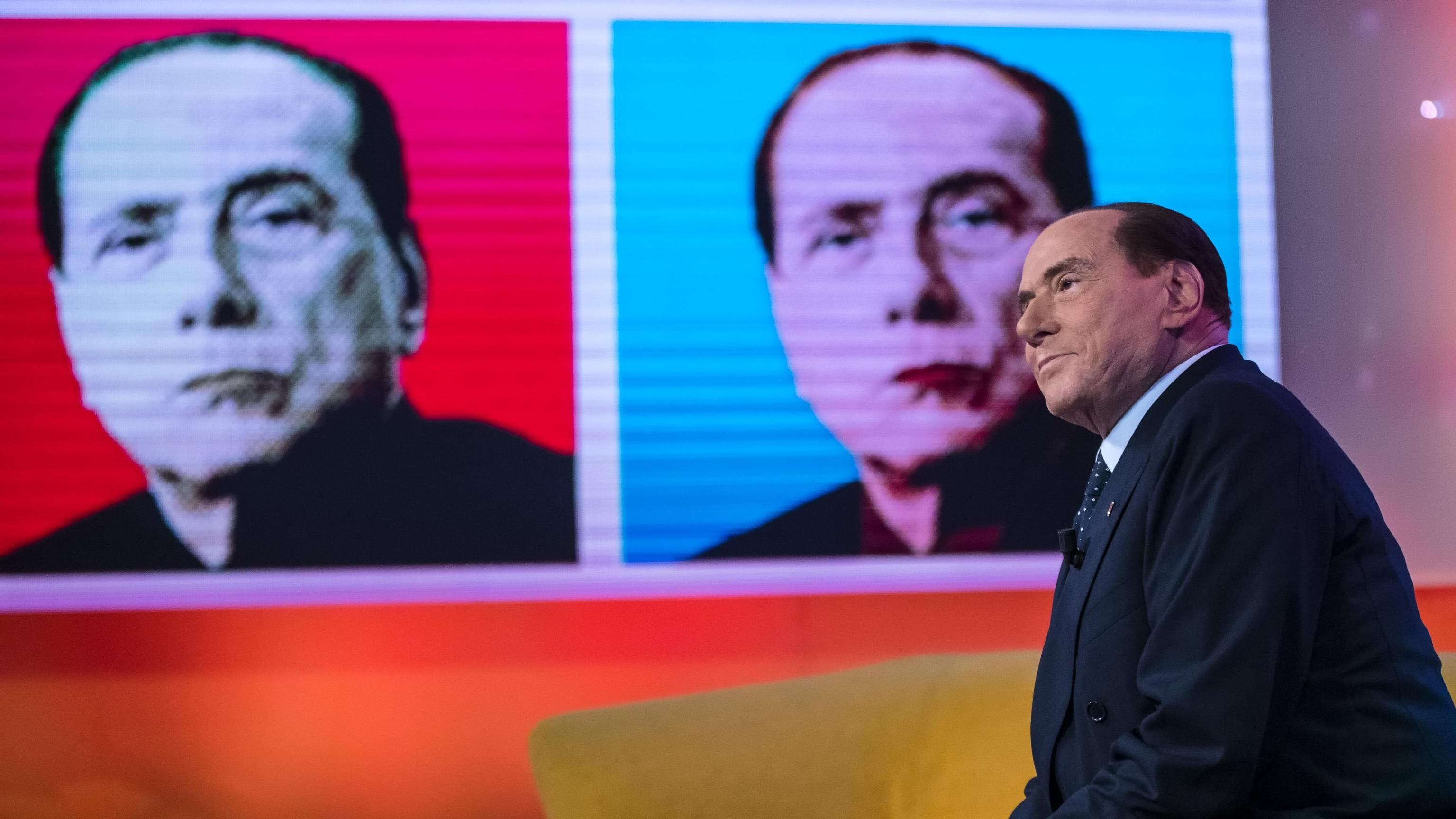 "Ha costruito la storia dell'Italia moderna": i giornali stranieri ricordano Berlusconi