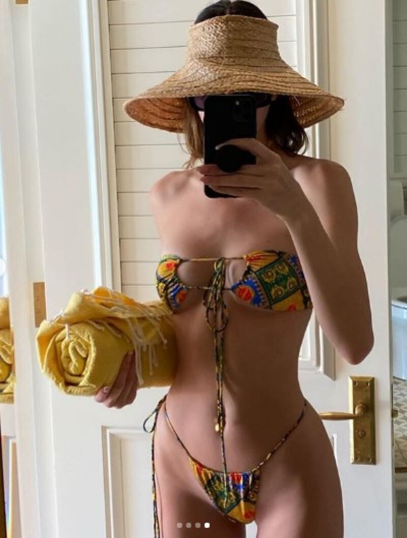 Kendall Jenner, bikini hot 2