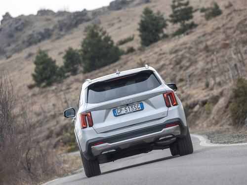 Kia Sorento 2024: guarda tutte le foto