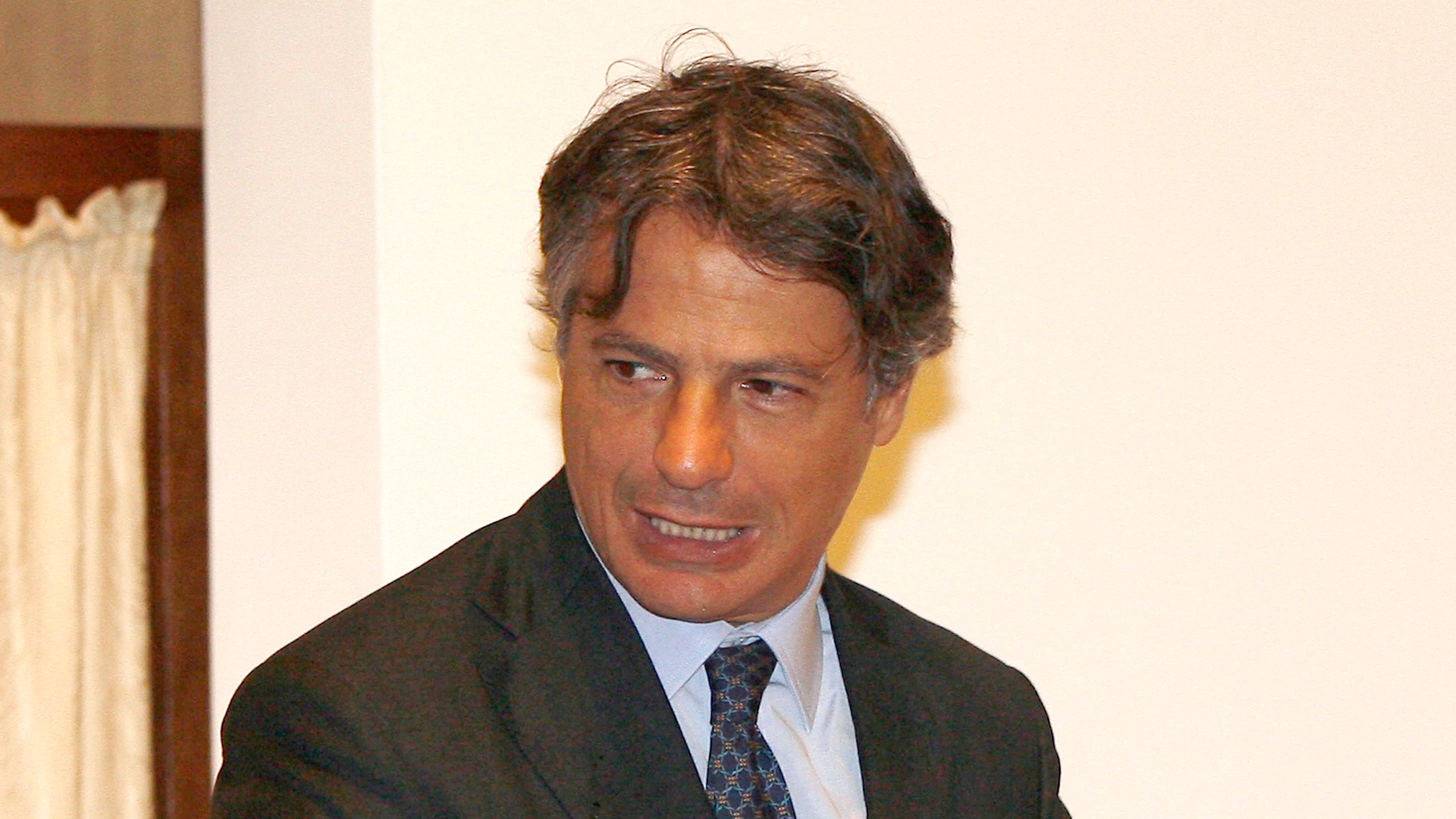Svuotavano le casse e si regalavano stipendi d'oro