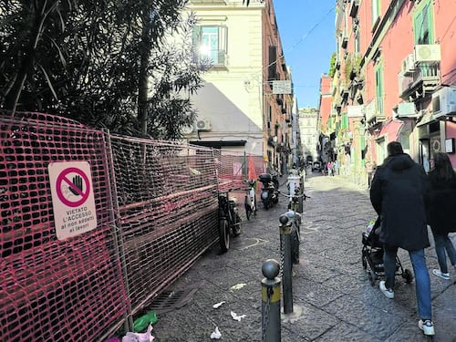 Accoltellato in piena movida per uno sguardo di troppo