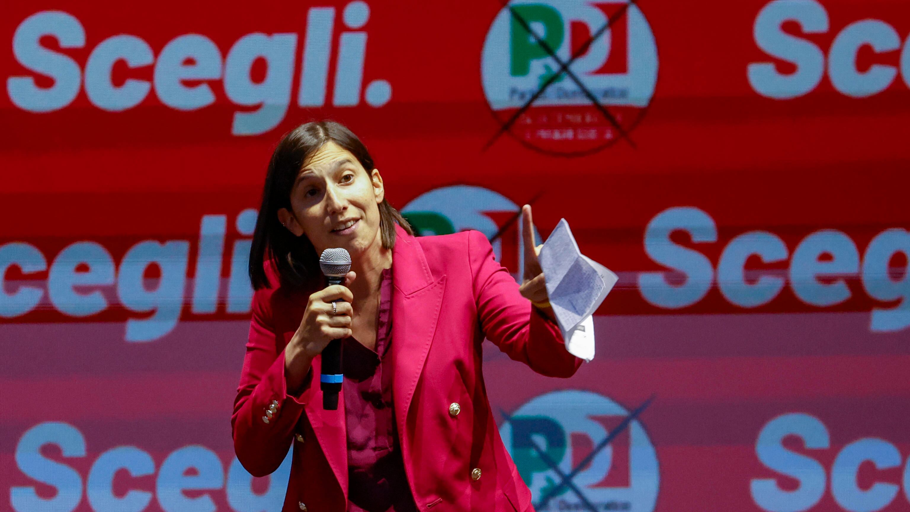 "Meloni ritiri la querela". La Schlein difende ancora Saviano