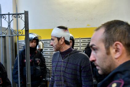 Scontri durante lo sgombero 8