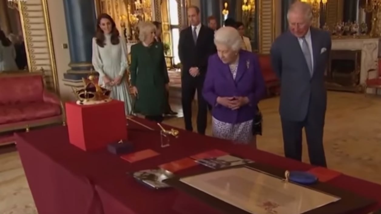 È ancora gelo fra Meghan e Kate. Al party reale di Carlo si ignorano