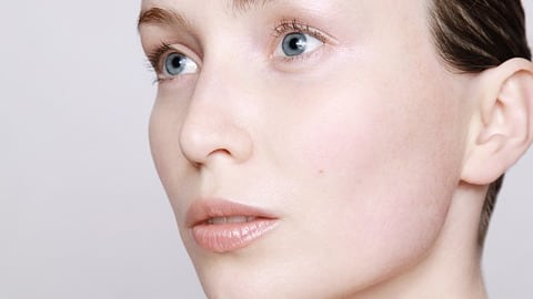 Facial Gua Sha, il massaggio che ringiovanisce e sgonfia il volto