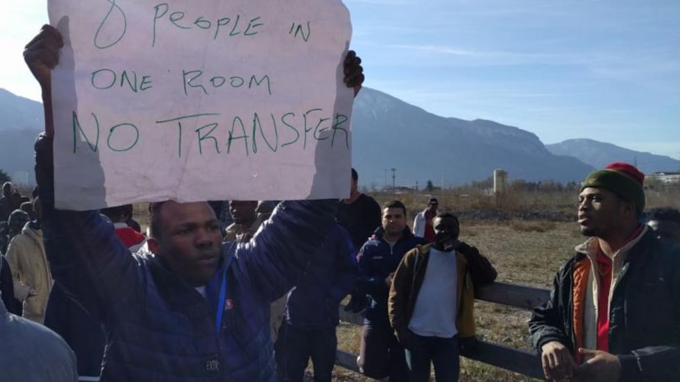 Trento, la protesta dei migranti: "Vogliamo avere una casa"
