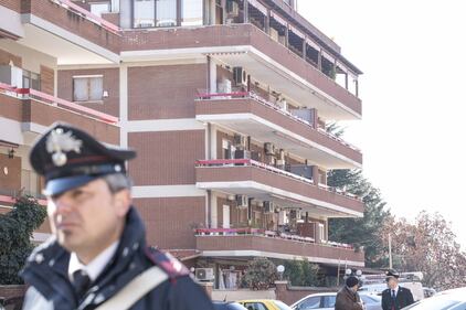 Latina, la trattativa da balcone a balcone 5