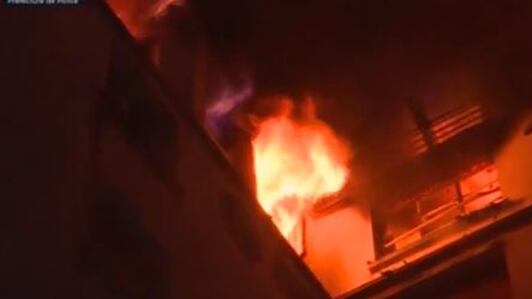 Incendio nella notte a Parigi. Almeno 8 morti e 30 feriti, di cui 6 pompieri