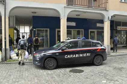 Omicidio Costa Volpino (Bergamo), l'intervento dei carabinieri sul luogo del crimine 7