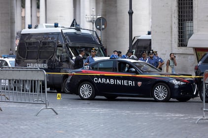 Albanese forza posto di blocco vicino al Vaticano 4