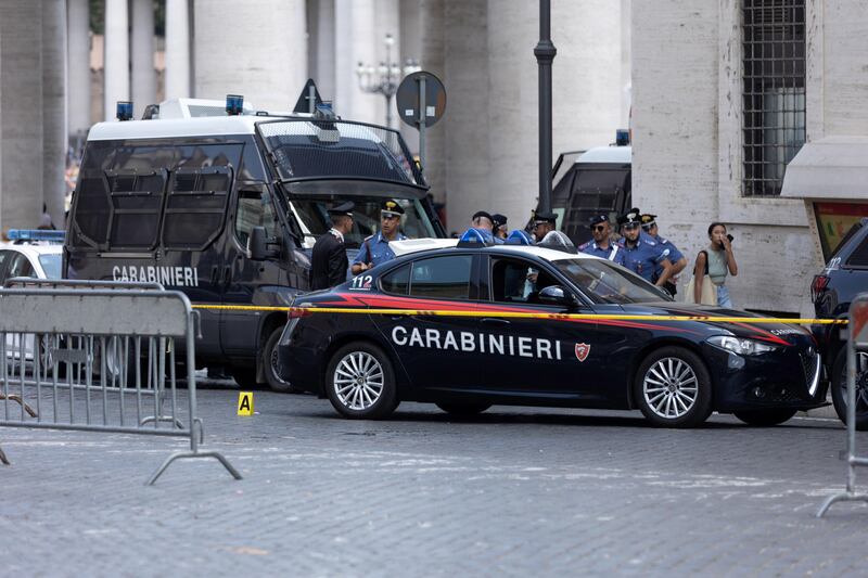 Albanese forza posto di blocco vicino al Vaticano 4