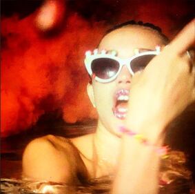 Miley Cyrus nuda in copertina 4