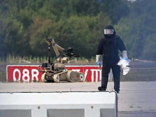Germania: “Il drone caduto a Lipsia era vicino a un aereo con munizioni militari”. Allarme Nato: “Russi preparano falsi attentati ucraini nei Baltici”