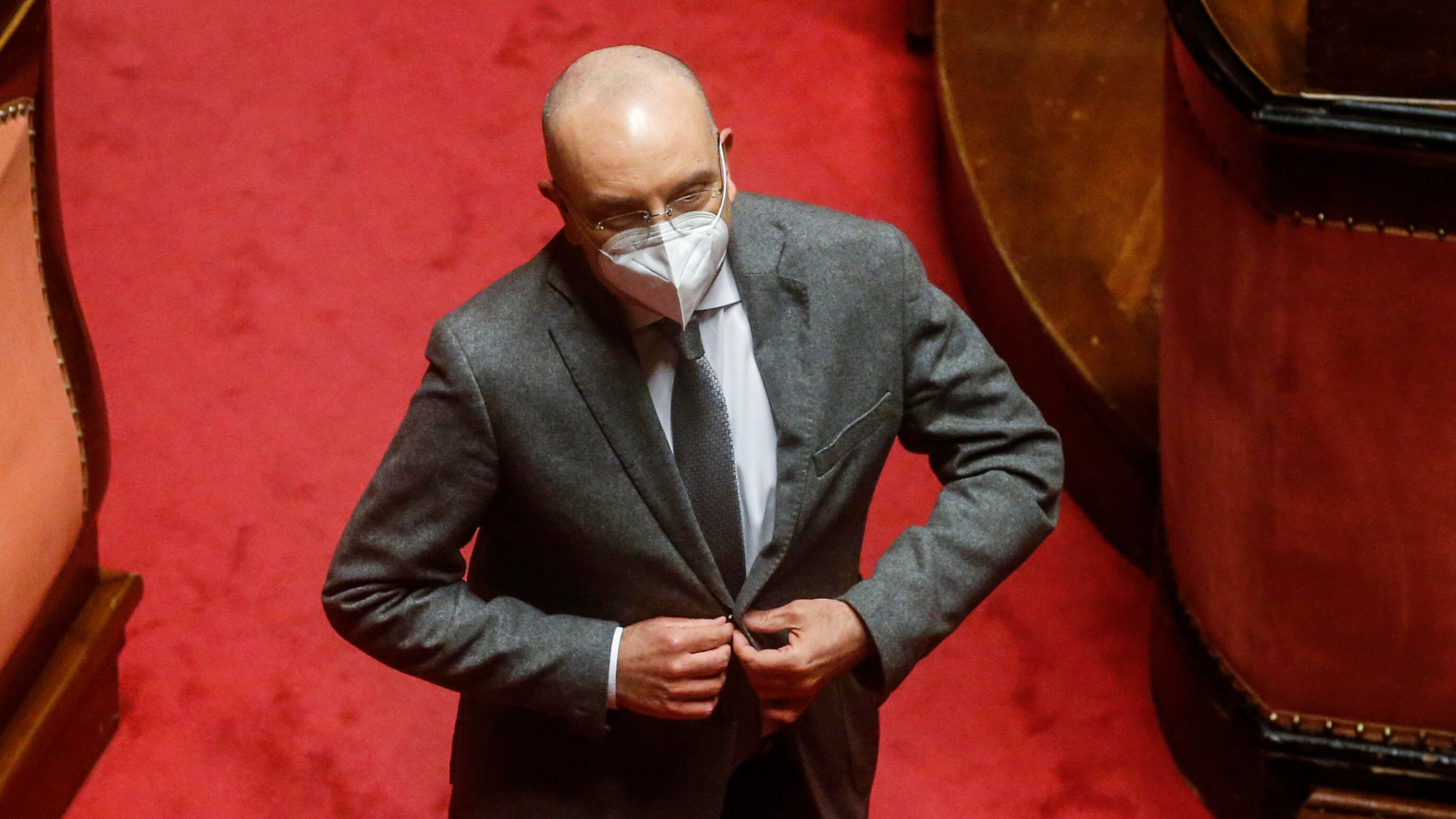 La finta espulsione di Petrocelli destabilizza i grillini