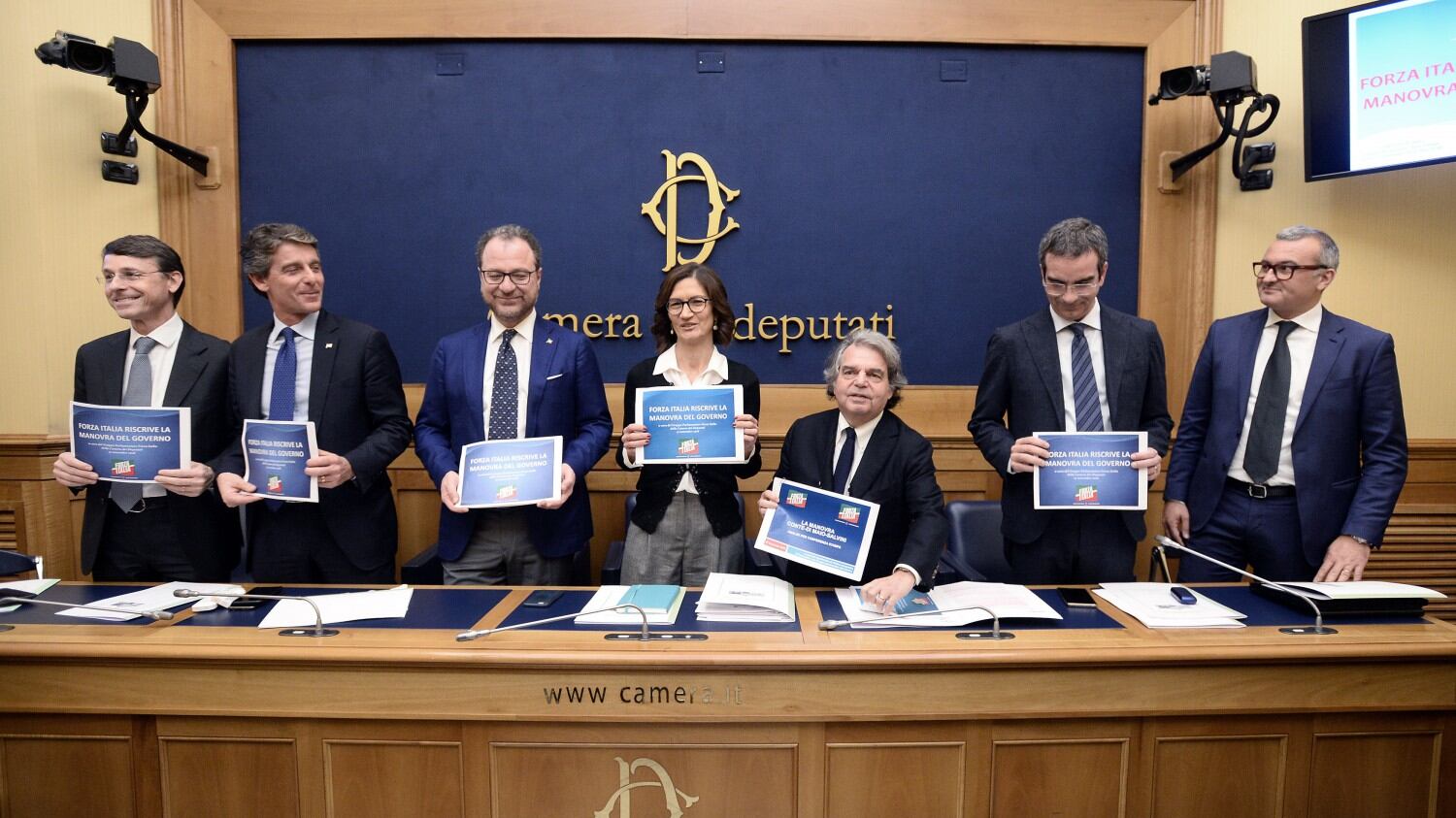 Dalla riforma fiscale ai bonus famiglia. La "contro Finanziaria" di Forza Italia