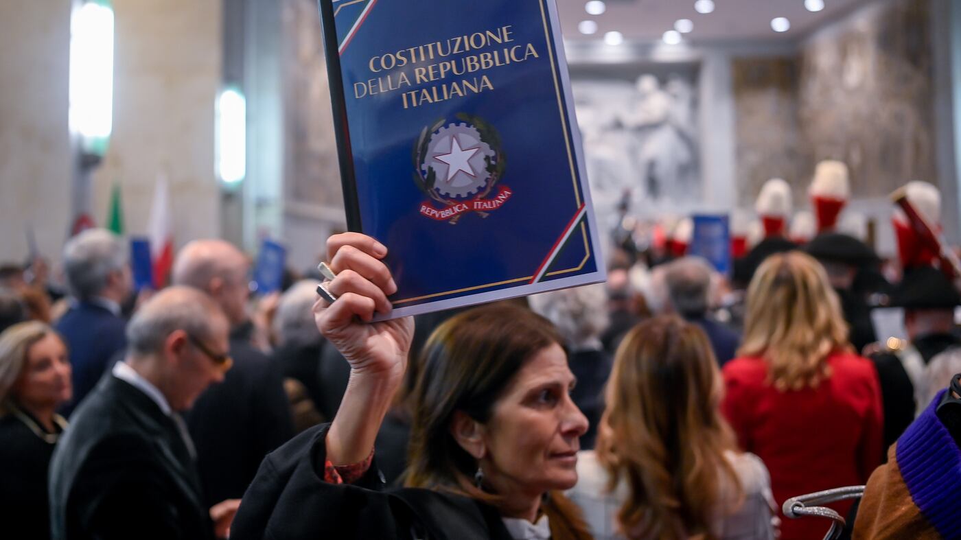 La premier non ci sta. E il centrodestra: "Fare l'Aventino non porta mai bene"