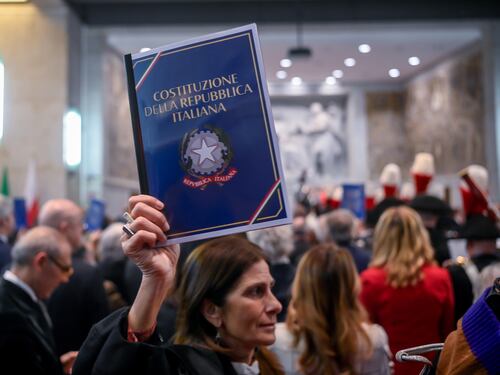 La premier non ci sta. E il centrodestra: "Fare l'Aventino non porta mai bene"
