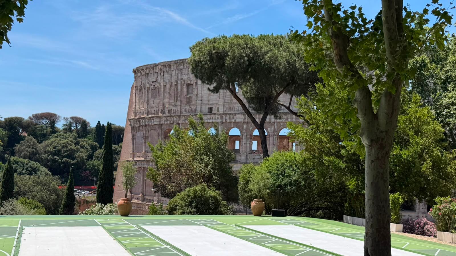 Ecco il curling all’ombra del Colosseo