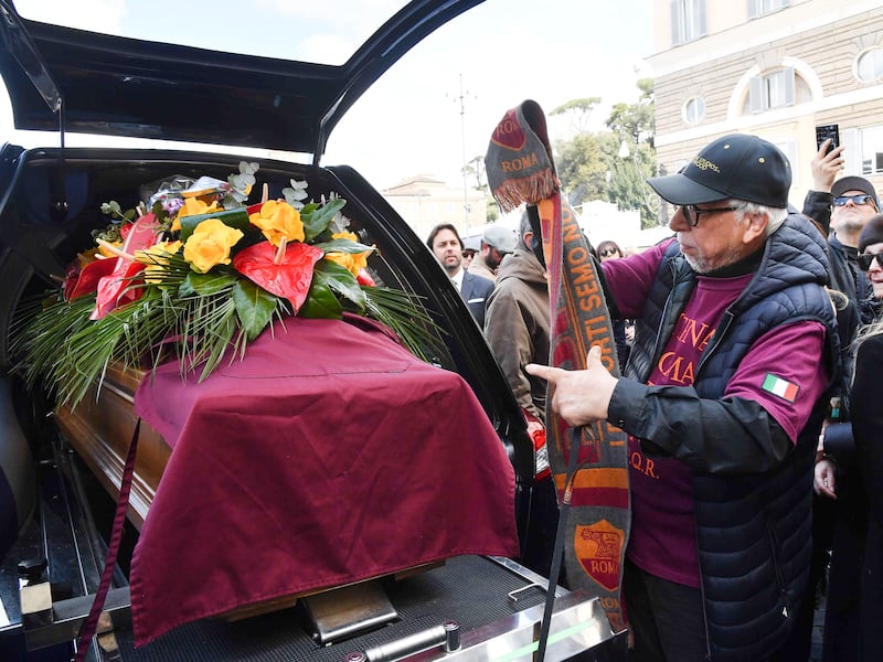 Funerali Antonello Fassari, l'ultimo saluto di parenti e colleghi 7