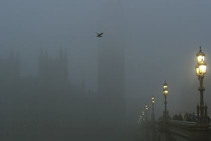 Il fascino di Londra avvolta dalla nebbia 8