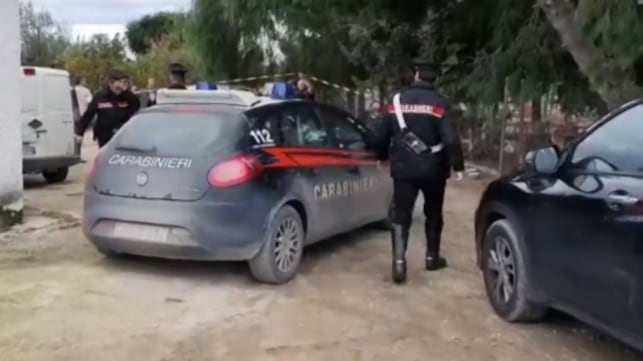 Foggia, uomo ferisce la moglie, uccide l'amica e si spara