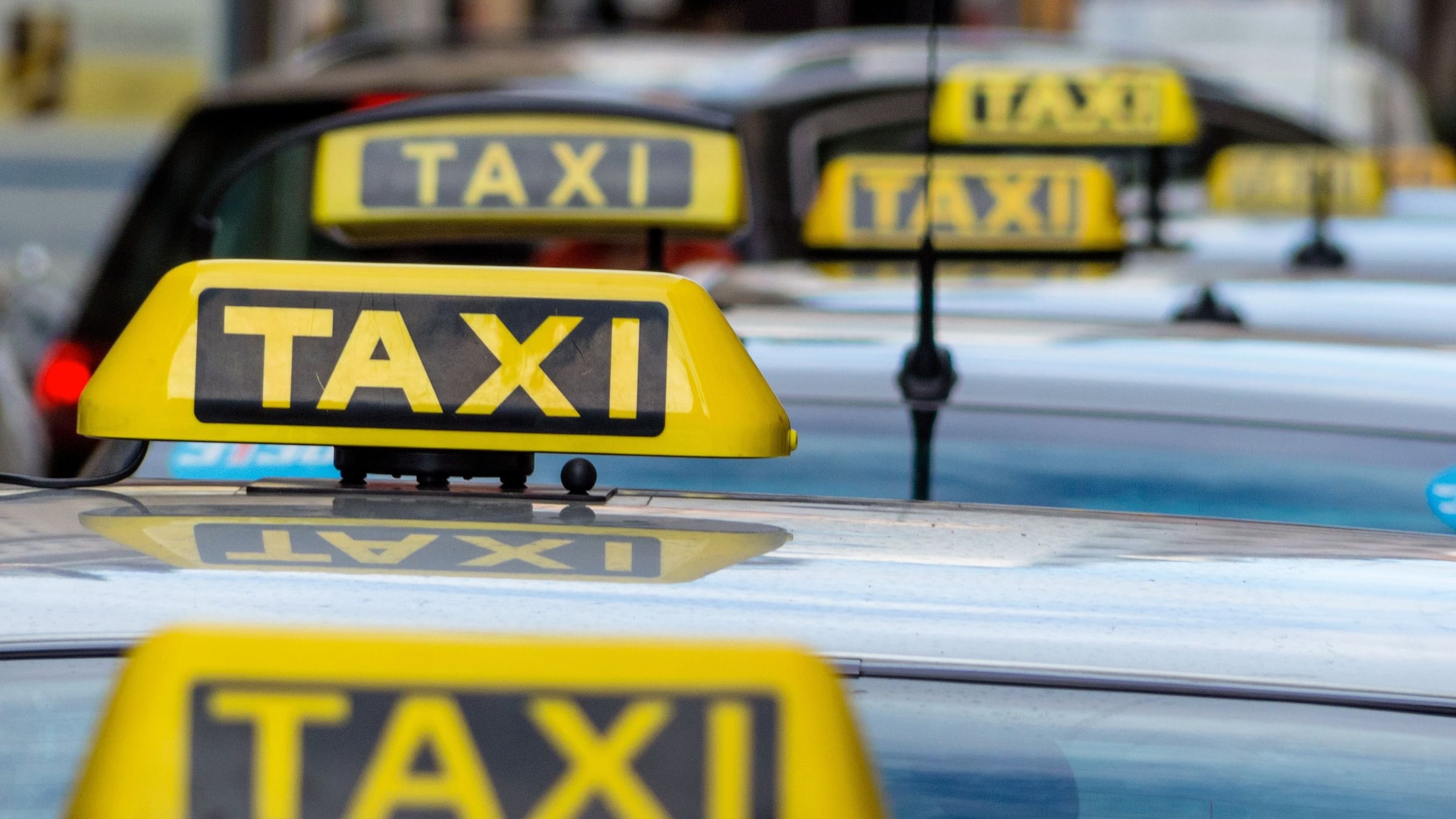 Taxi, dehors e concessioni autostradali: arrivano le nuove regole
