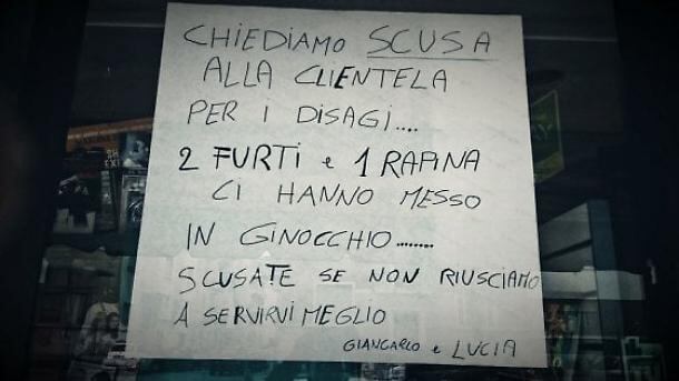 Asti, il cartello in tabaccheria: "Tre rapine, in ginocchio"