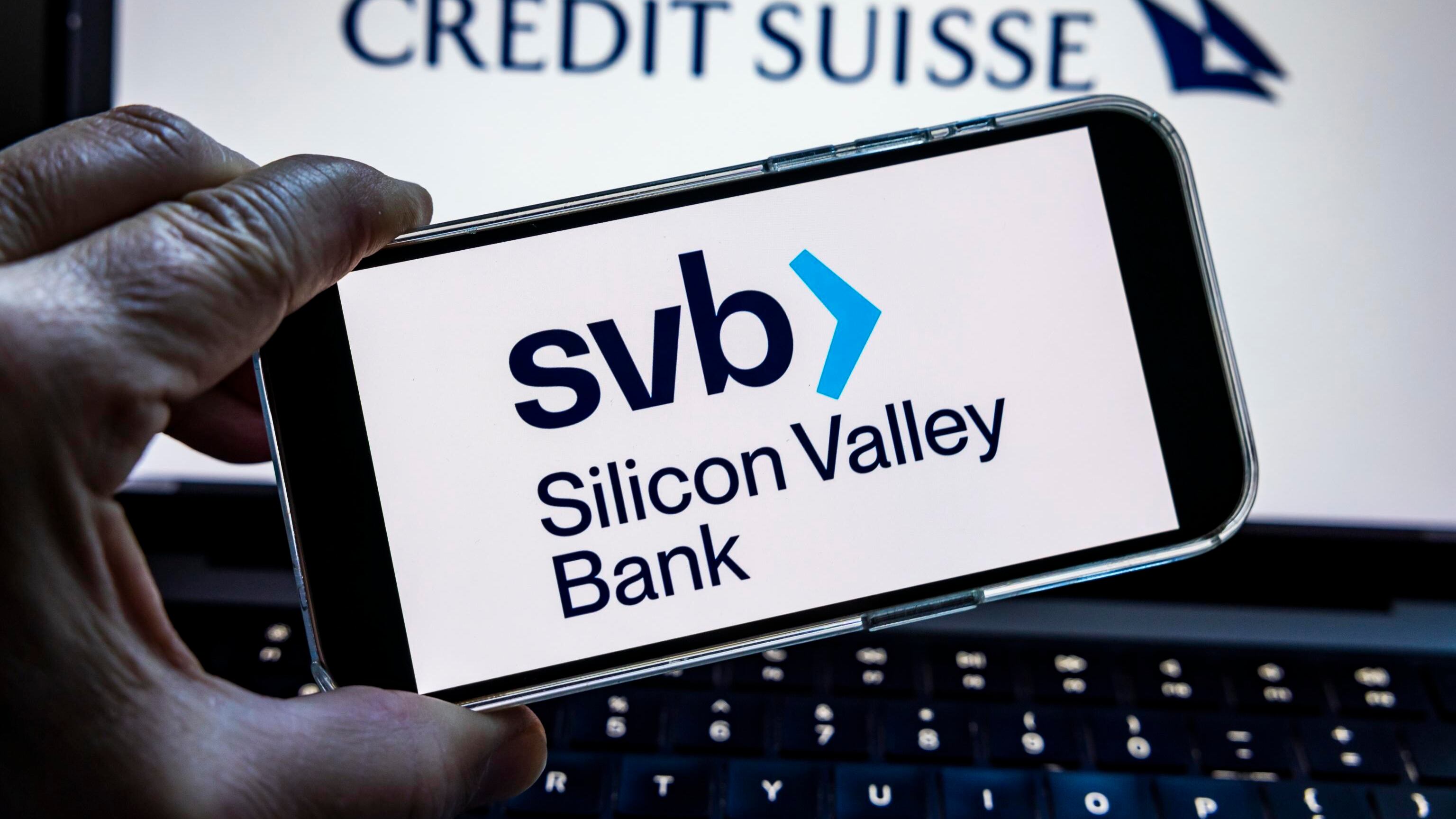 Credit Suisse e Svb: cosa fare con case, azioni, titoli di Stato (e dollaro)