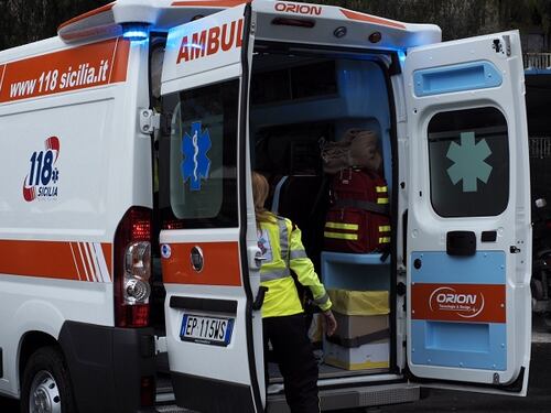Versilia, malore in piscina: un bimbo è gravissimo
