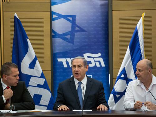 Nucleare Iran, Israele: "L'Occidente si arrende all'asse del male"