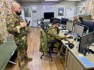 Dentro la base italiana ad Erbil 6