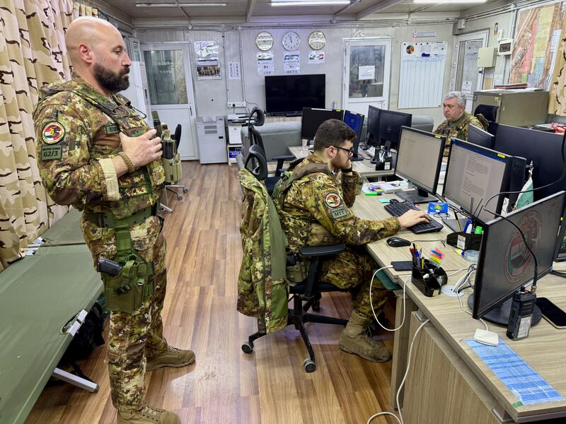 Dentro la base italiana ad Erbil 6