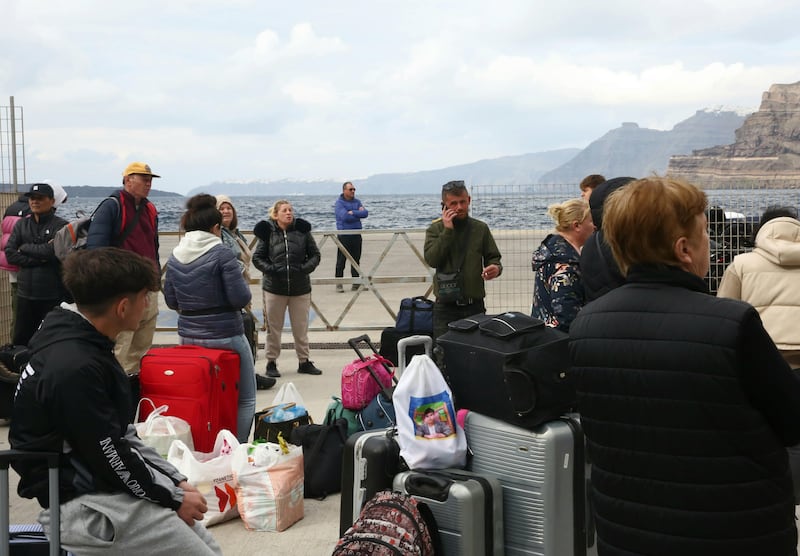 L'esodo da Santorini e le continue scosse di terremoto 6