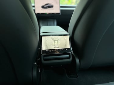 Tesla Model 3 Performance 2024: guarda la gallery della super berlina elettrica 17