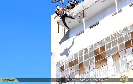 L'Isis uccide i gay buttandoli giù dai palazzi 7